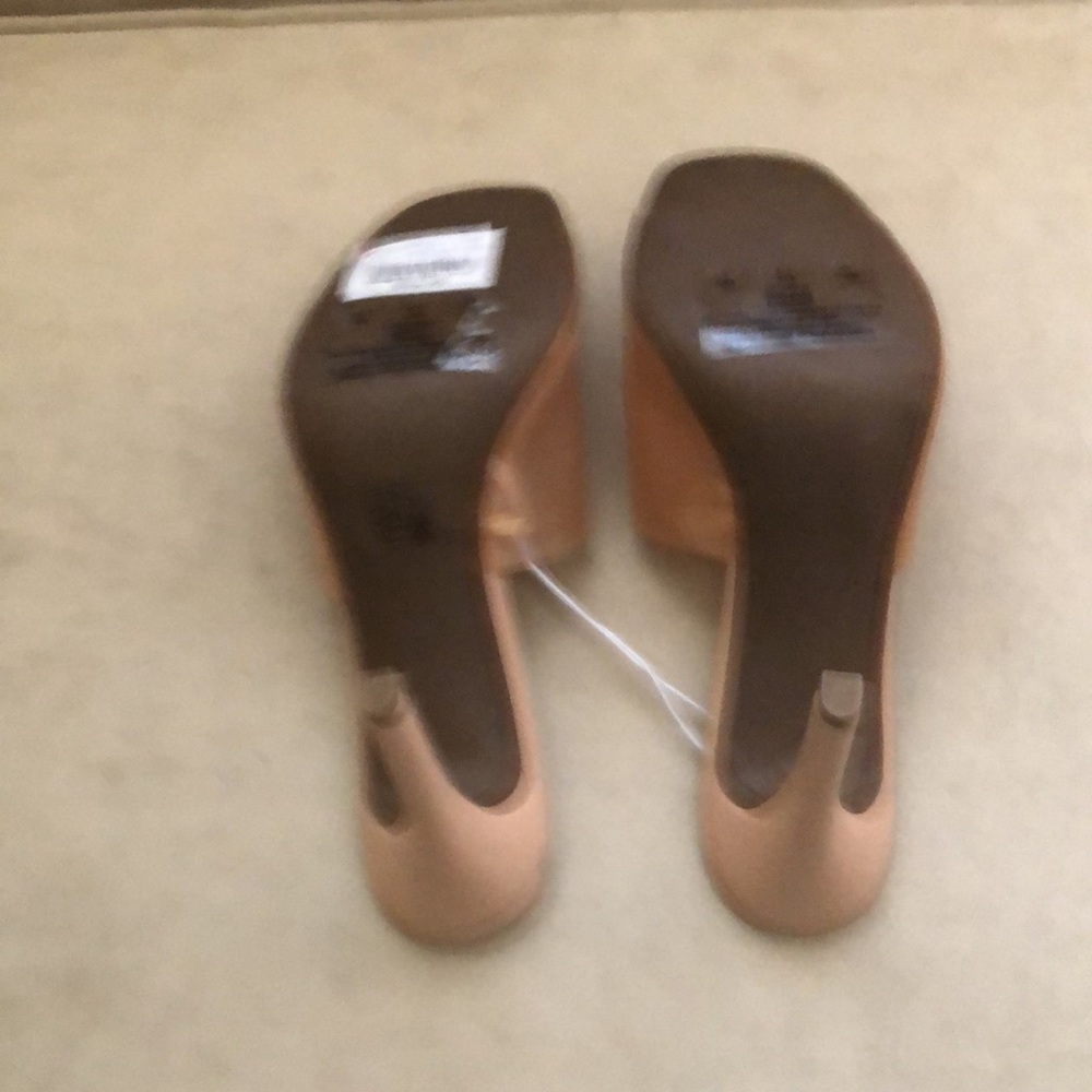 DKNY Bronx Clay Size 10 Mule Slides Heels 4” - Picture 5 of 7